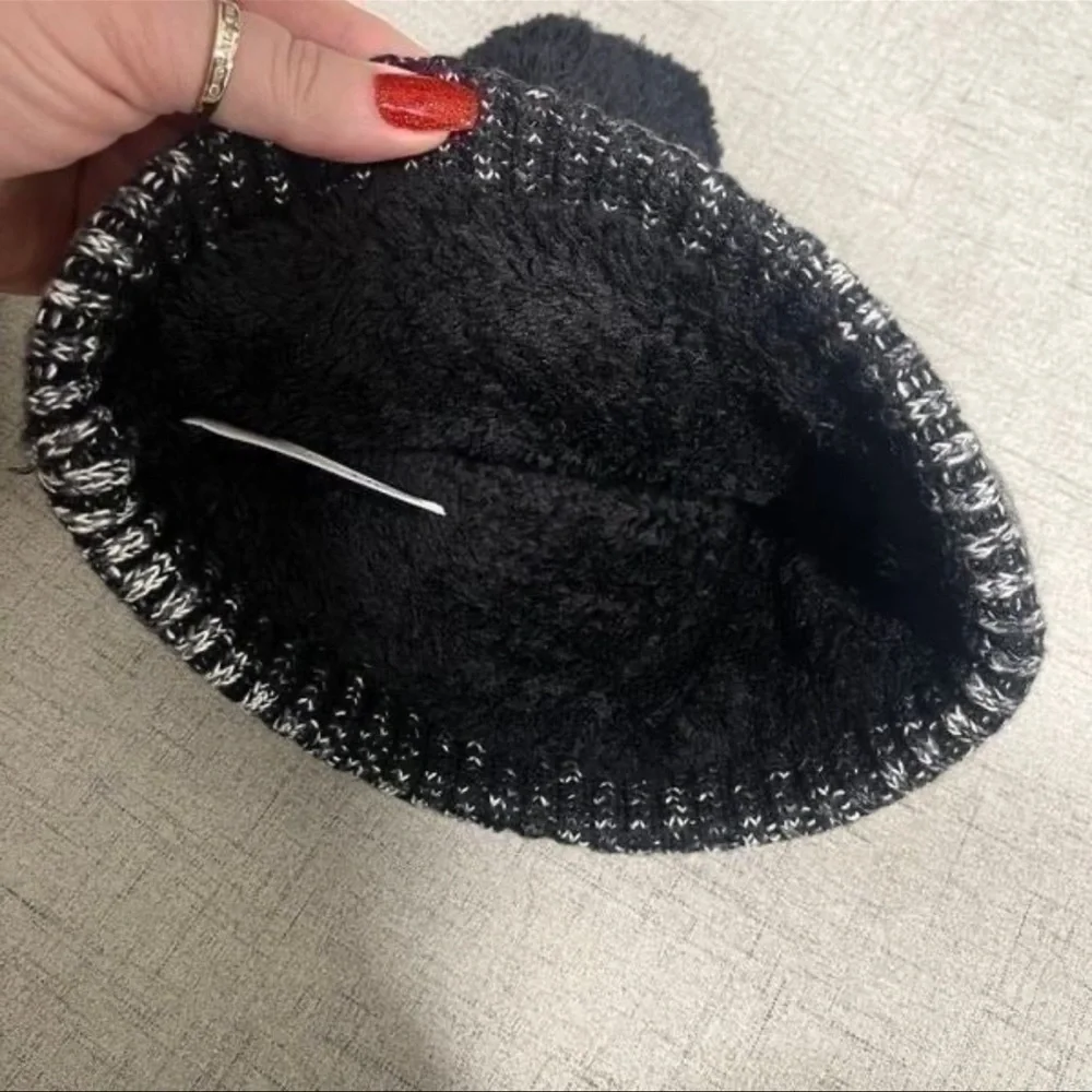 Lululemon Textured Knit Sherpa Lined Beanie Winter Hat Black & White NWT